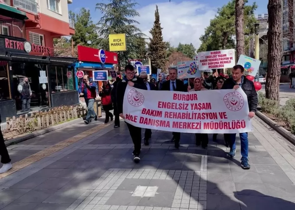 Burdur'da otizm için farkındalık yürüyüşü düzenlendi