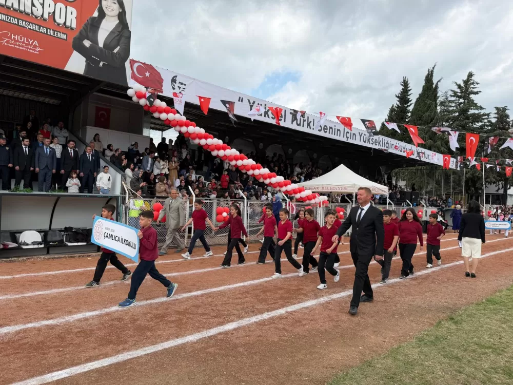 Bucak’ta 23 Nisan coşkusu 106. Yıl dolu dolu kutlandı