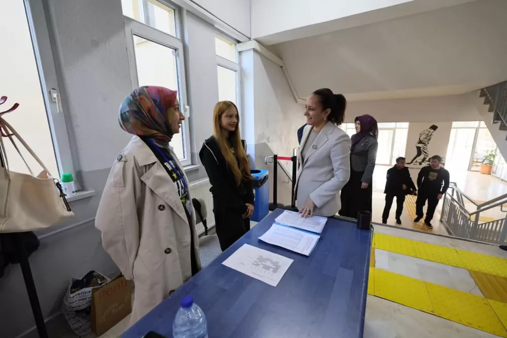 Burdur Valisi Bilgihan Sınıfları Tek Tek Gezdi