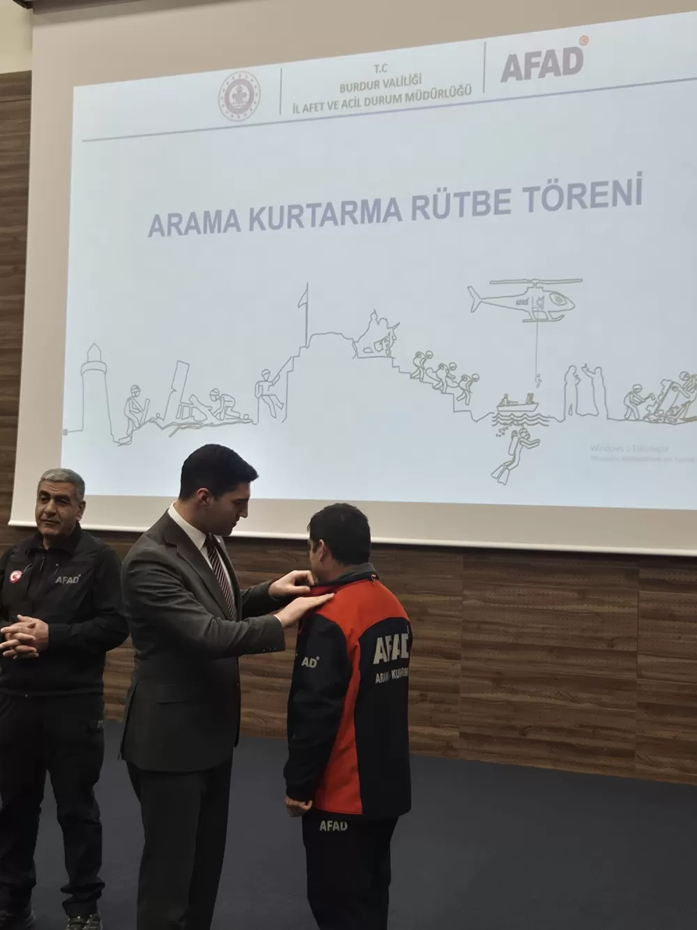 Burdur AFAD personeline yeni rütbe ve bröveleri törenle takdim edildi