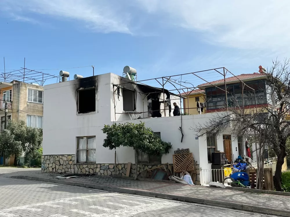 Antalya'da yangında ev kül oldu Kur'an-ı Kerim zarar görmedi