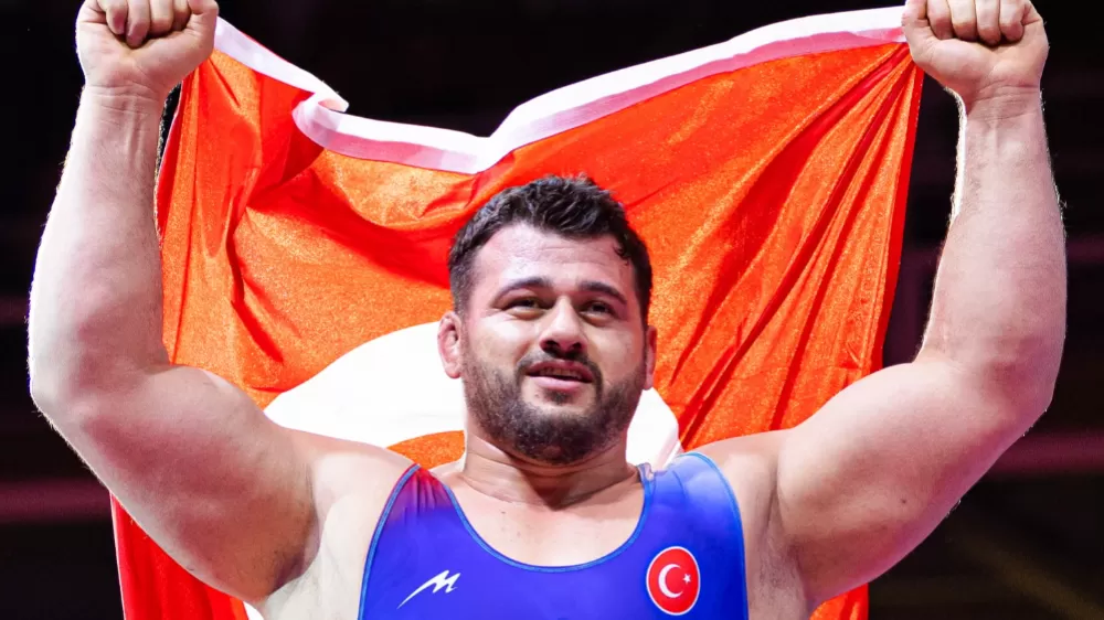 Pehlivan Rıza Kayaalp 13. Avrupa Şampiyonluğuyla Tarihe Geçti! 