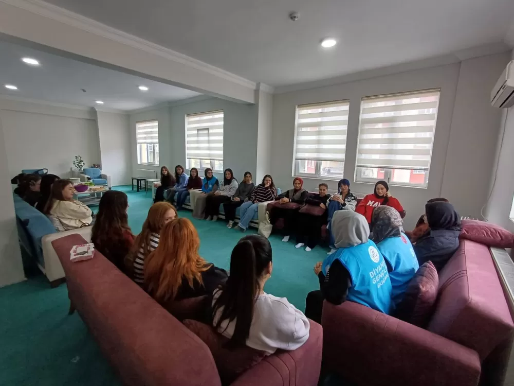 Bucak'ta üniversite öğrencilerine sınav öncesi 'Anne Eli' desteği