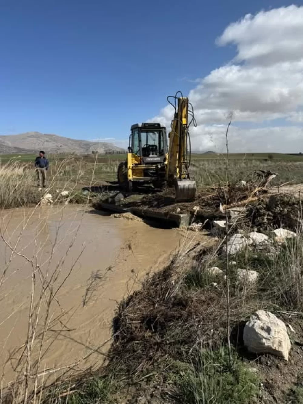 Karataş Gölü için seferberlik Taşkın ve tıkanıklıklara gece müdahalesi