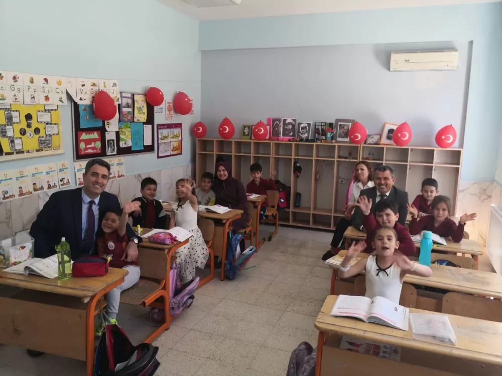 Kaymakam Kuruca Çamlıca İlkokulunu ziyaret ederek öğrencilerle buluştu