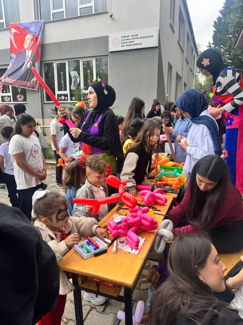 HTMYO’lu Öğrencilerden Elsazı Köyü’nde 23 Nisan Çıkarması