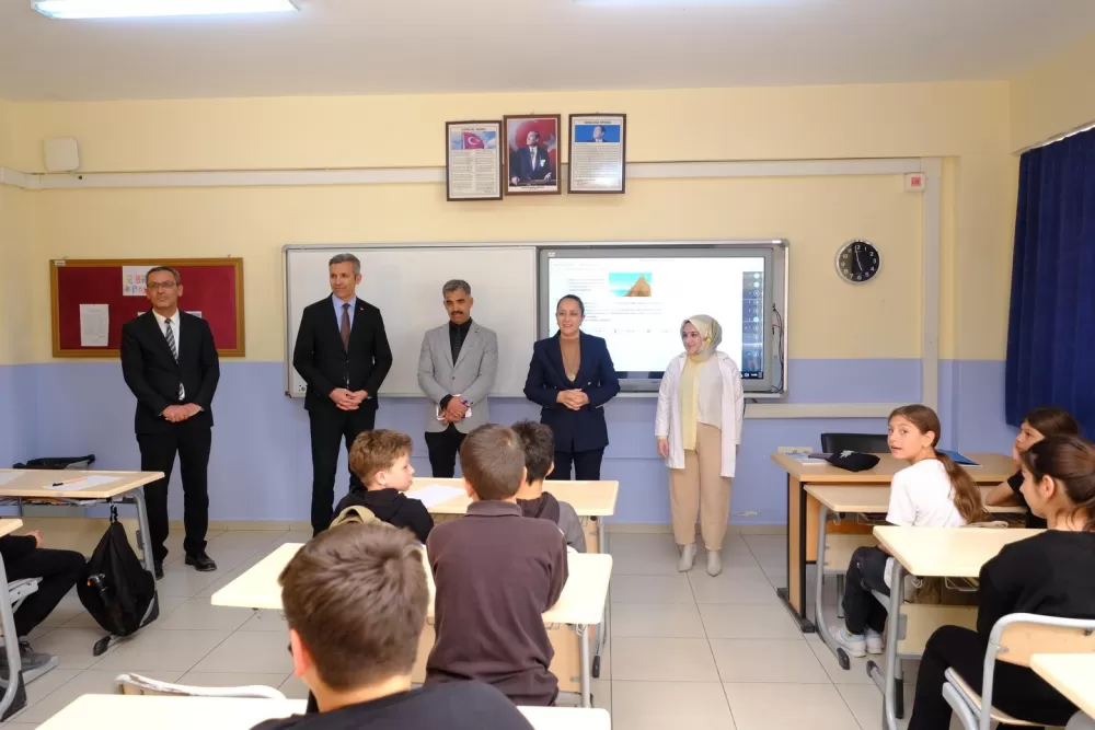 Burdur Valisi Bilgihan Öğrencilerle Buluştu