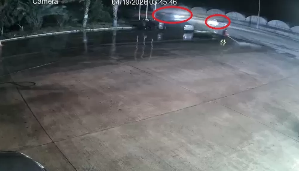 Antalya'da feci kaza 2 otomobil kafa kafaya çarpıştı 1 kişi yaşamını yitirdi. 