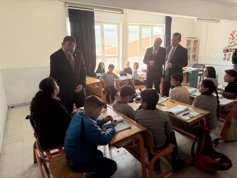 Kaymakam Özgü Özen Bayır Şehit Halil Çelik ortaokulunu ziyaret etti