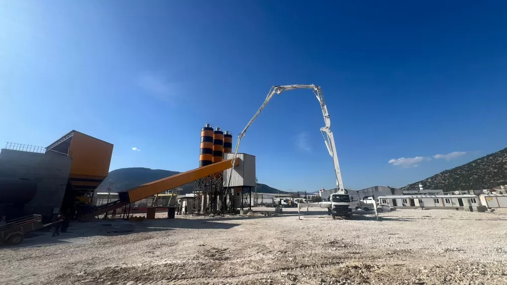 Bucak'ta İNC Hazır Beton organize sanayi bölgesinde hizmet girdi