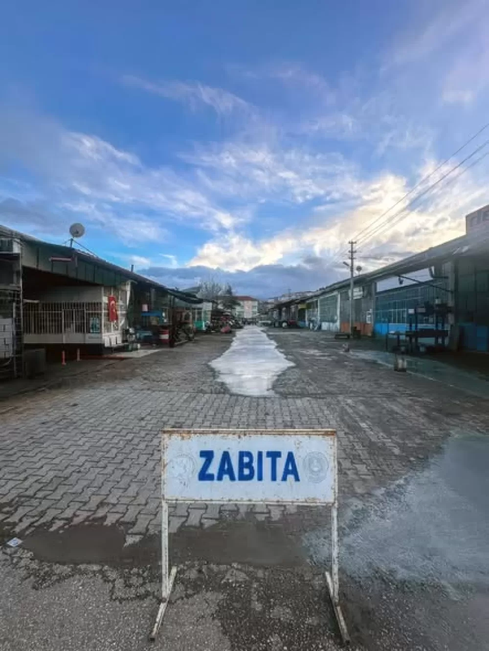 Tefenni'de bozulan yollara beton yama yapıldı Baraj yolu için asfalt mesaisi başlıyor