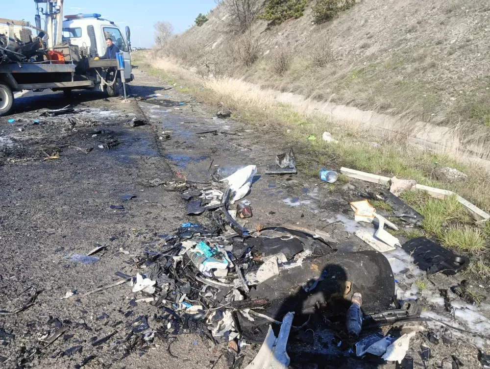 Ankara'da iki araç kafa kafaya çarpıştı 5 ölü