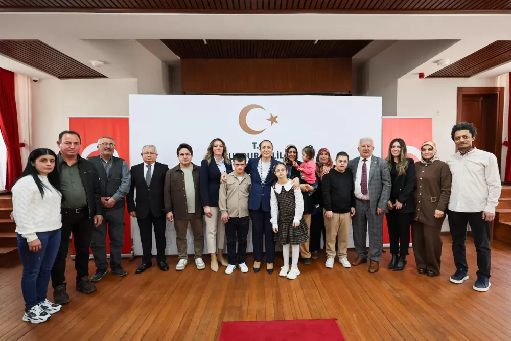 Vali Tülay Baydar Bilgihan Burdur'da geniş katılımlı ziyaretçi kabulü gerçekleştirdi