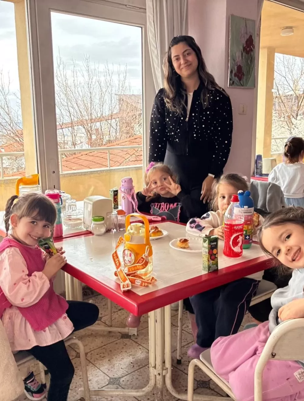 Bahçeşehir Koleji Anaokulu öğrencilerinden huzurevine anlamlı ziyaret