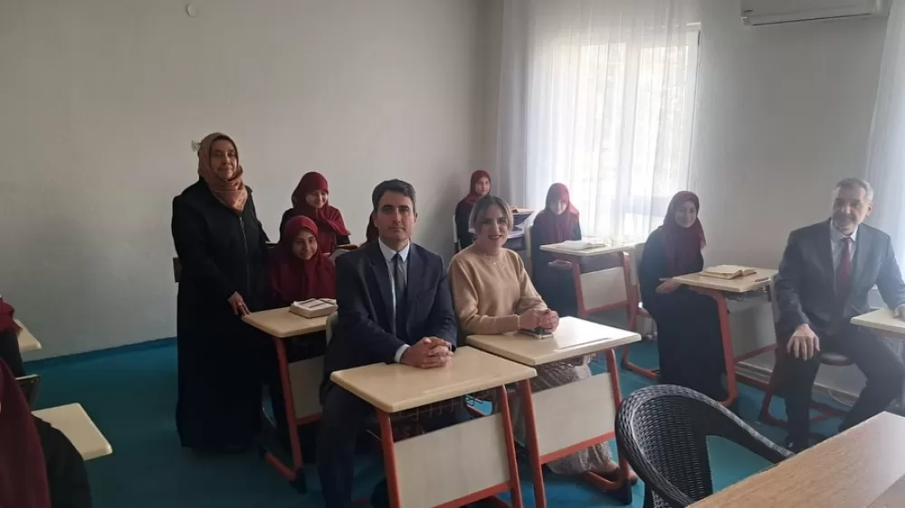 Bucak Kaymakamı Can Kazım Kuruca yatılı kız Kur'an Kursu öğrencilerini ziyaret etti