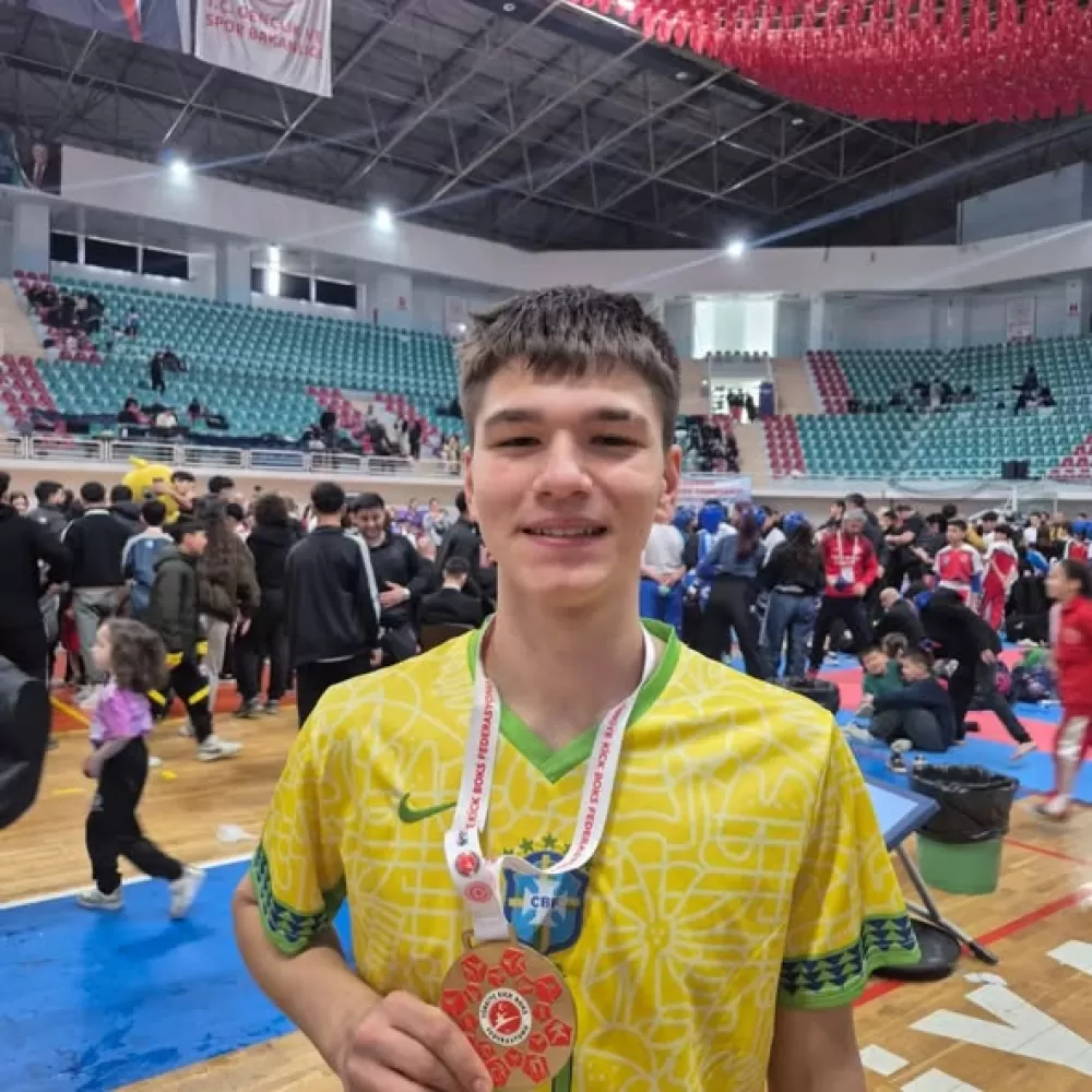 Burdurlu kick boksçular Diyarbakır'da ringi salladı! 6 madalya ile döndüler