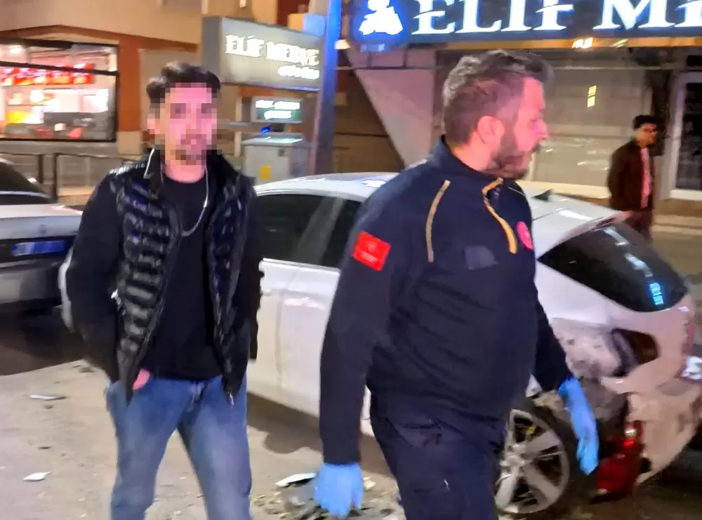 Aksaray’da alkollü 3 araca çarparak durdu 1 yaralı 