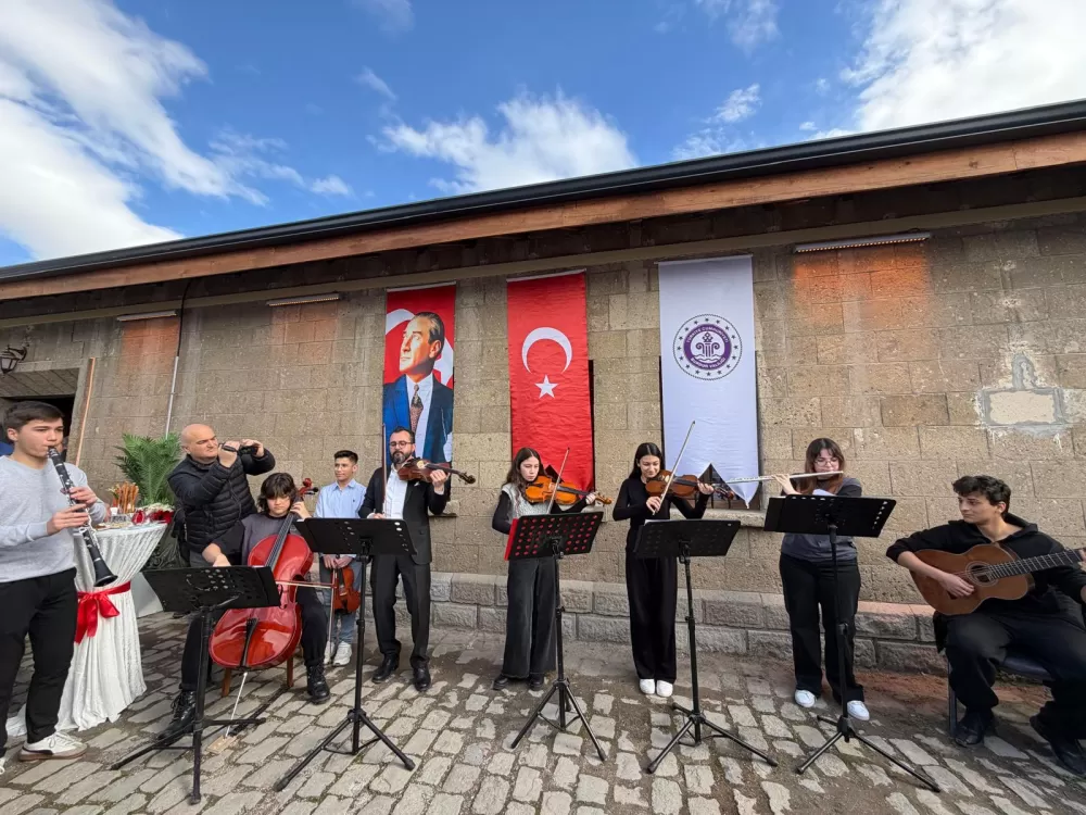 Burdur Tren Garı yeniden hayat buldu Atıl depolar modern sosyal alanlara dönüştürüldü