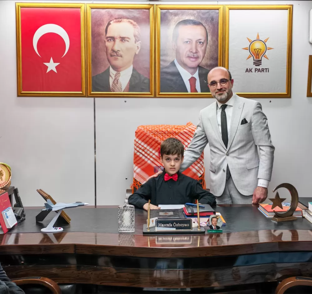 Burdur AK Parti İl Başkanı Özboyacı Koltuğunu Öğrenciye Bıraktı
