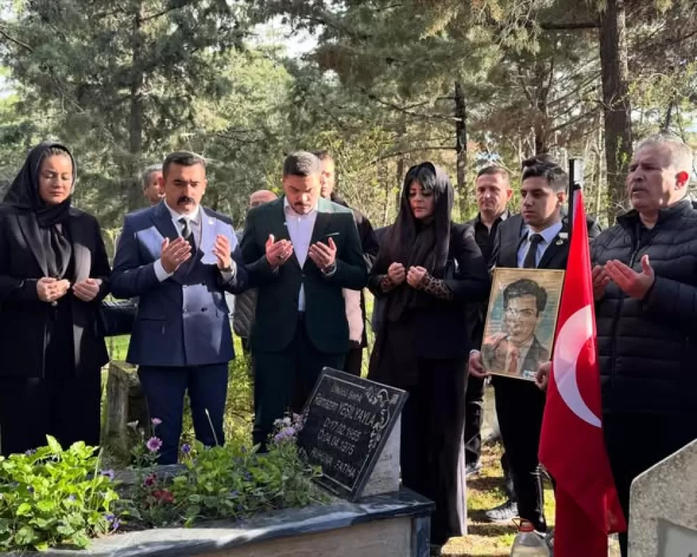 Ülkücü Şehit Ramazan Yeşilyayla unutulmadı! Sene-i devriyesinde kabri başında anıldı