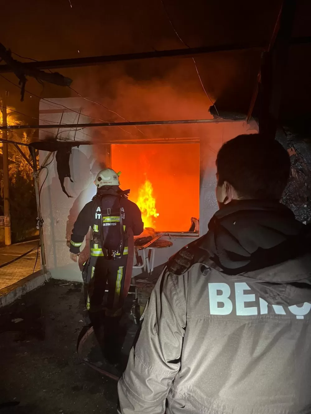 Antalya'da yangında ev kül oldu Kur'an-ı Kerim zarar görmedi