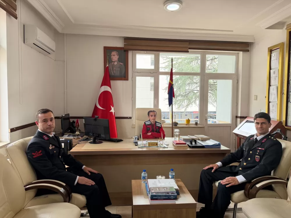 Bucak'ta 23 Nisan coşkusu Defne Şentürk Komutanlık koltuğuna oturdu