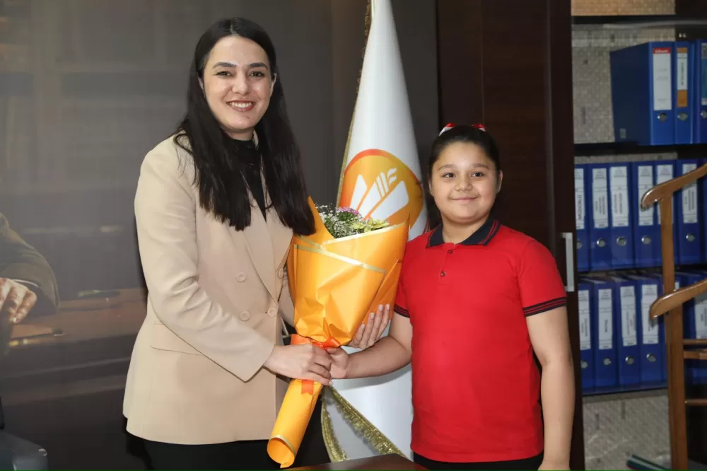 Bucak’ta 23 Nisan coşkusu Belediye Başkanlığı koltuğu çocuklarda