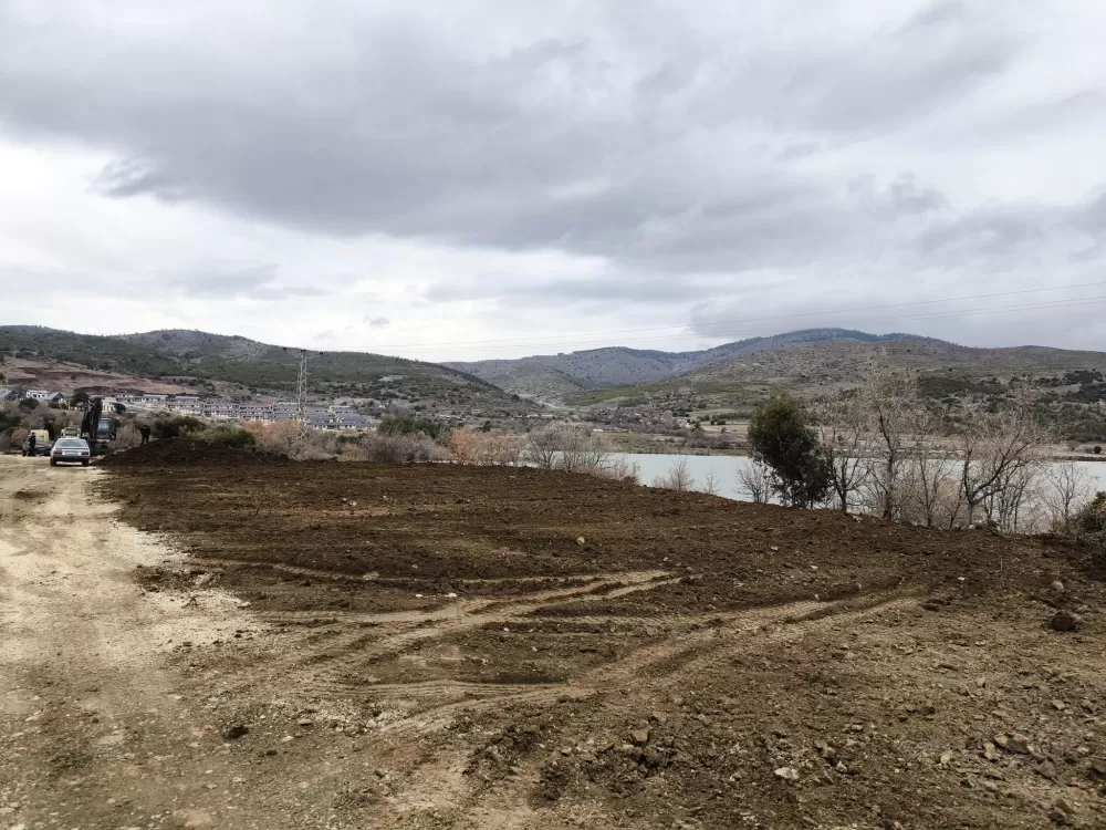 Tefenni Barajı kıyı şeridi yenileniyor Başkan Alagöz'den çevre kirliliği ve güvenlik uyarısı