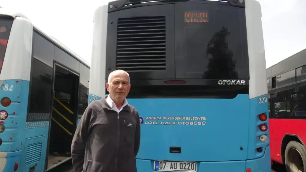 Antalya'da Otobüsün Arkasına Yazılan Söz Gündem Oldu