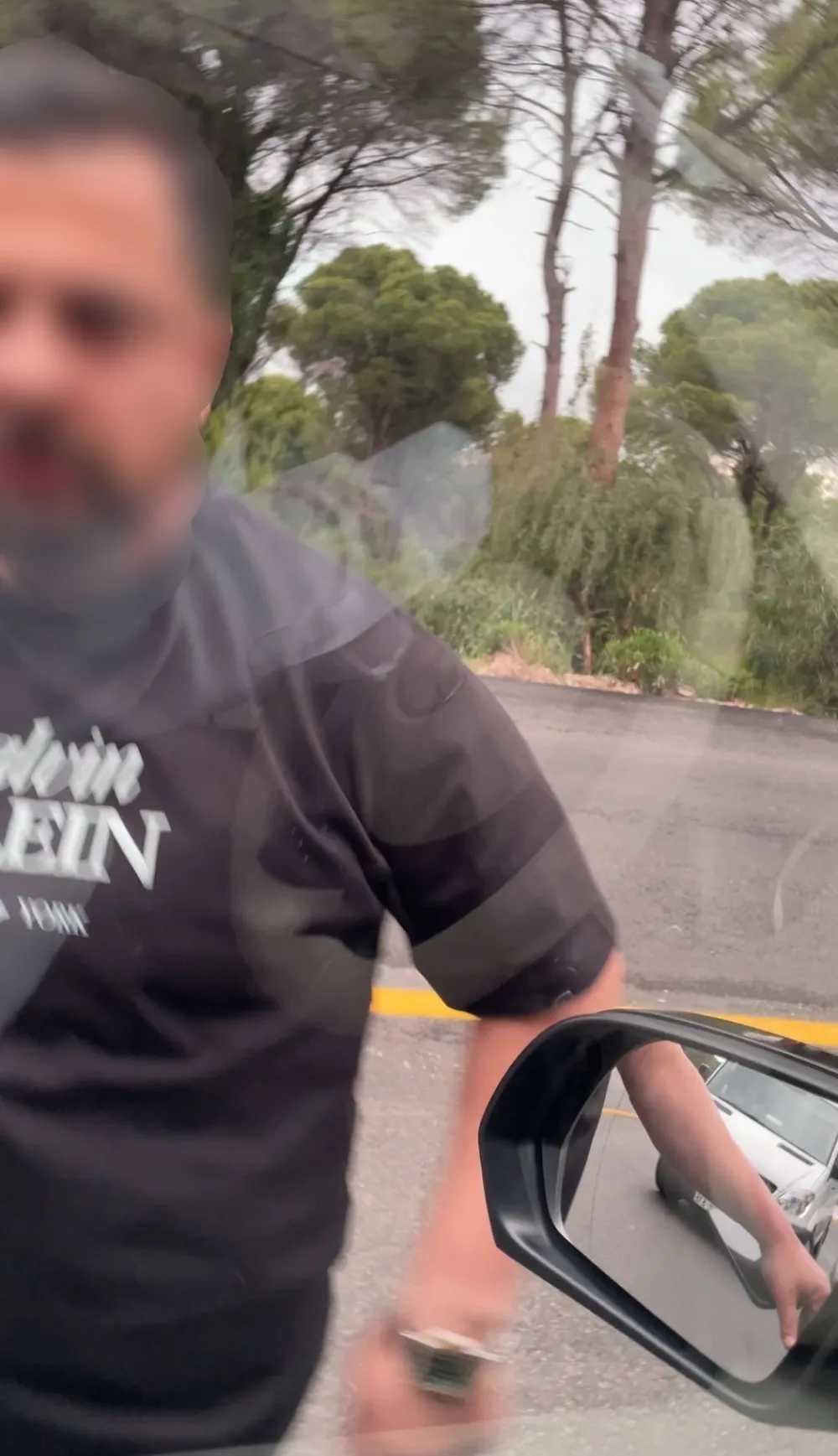 Antalya’da akan trafikte lüks araçlı maganda terörü! Önünü kesti, kapıyı açıp...