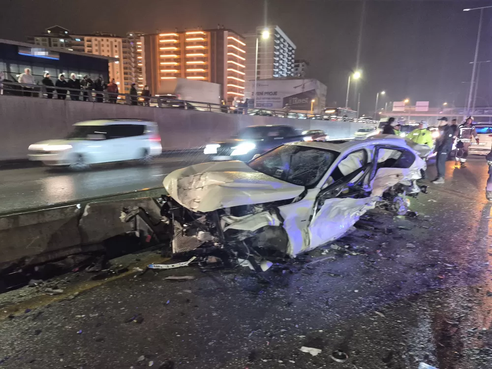 Son Dakika Ankara Trafik Kazası: Pursaklar Havalimanı Yolunda zincirle kaza 3 ağır 8 yaralı 
