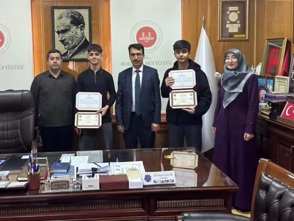 Burdur’da iki öğrenci hafızlığını tamamladı