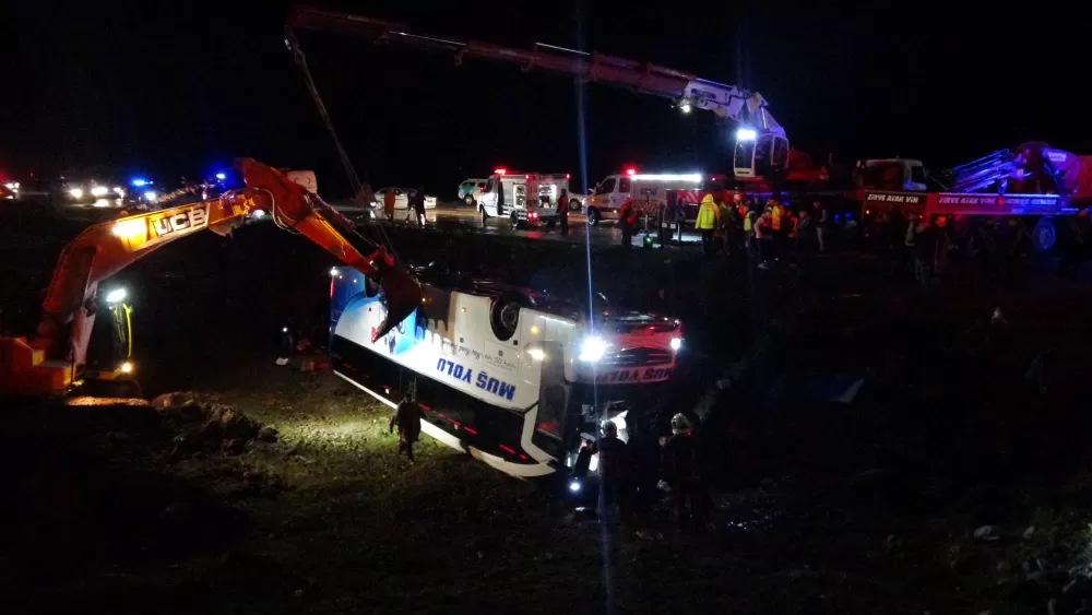 Malatya'da yolcu otobüsü devrildi 3 ölü, 22 yaralı