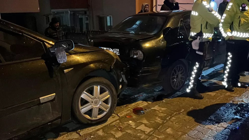 Bolu’da Film Gibi Kaza: Park Halindeki Araçlara Çarpıp Takla Attı, Alkolmetreyi Geçemedi!