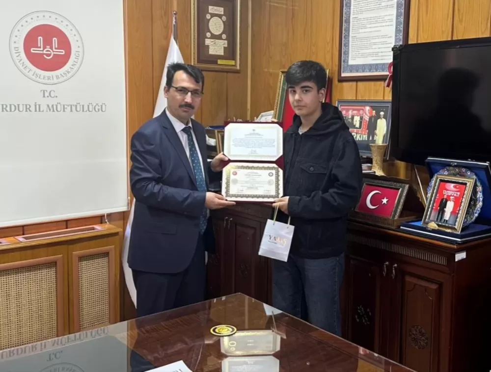 Burdur’da iki öğrenci hafızlığını tamamladı
