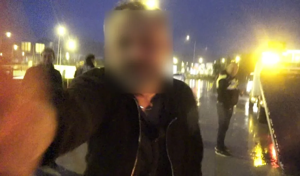 Isparta'da Alkol Denetiminde Olay Çıktı: Su İçse de Kurtulamadı, Gazeteciye Saldırdı!