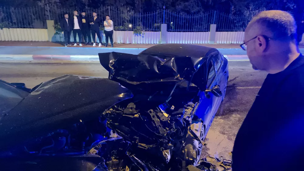 Antalya Muratpaşa'da  Otomobiller  çarpıştı: 3 kişi yaralandı