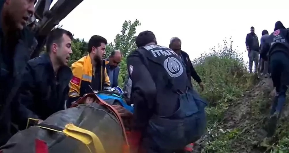 Traktör Altında Kalan Sürücü Kurtarıldı
