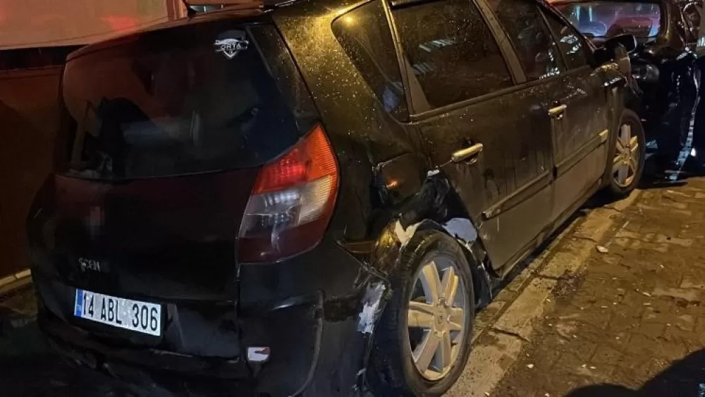  Bolu’da Film Gibi Kaza: Park Halindeki Araçlara Çarpıp Takla Attı, Alkolmetreyi Geçemedi!