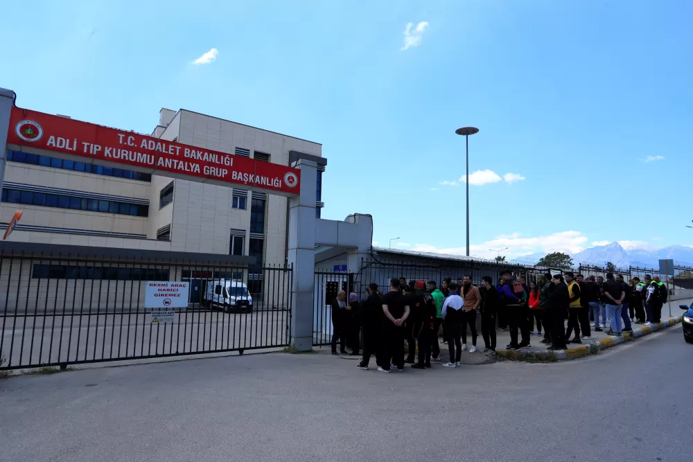 Antalya'da genç motokurye geçirdiği kazada hayatını kaybetti