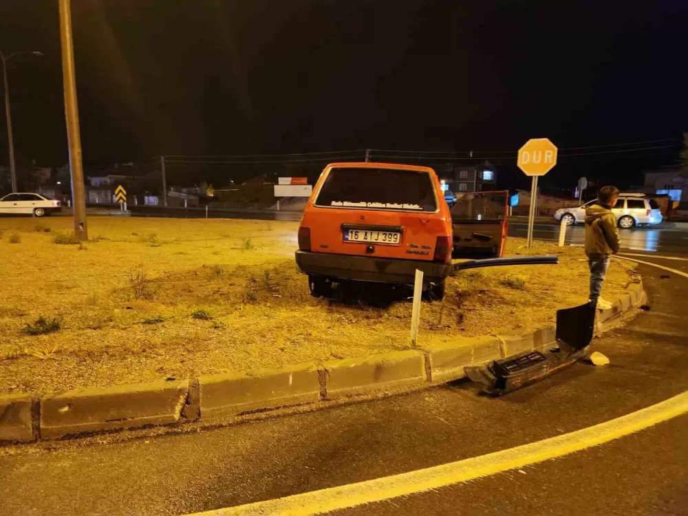 Isparta’da Şarkikaraağaç'ta iki otomobil çarpıştı