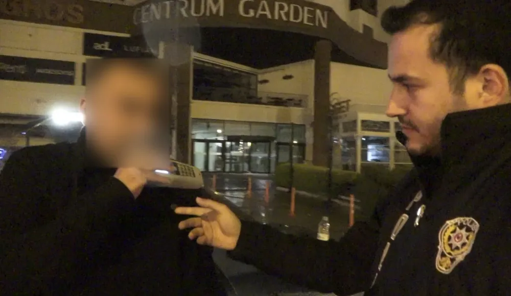 Isparta'da Alkol Denetiminde Olay Çıktı: Su İçse de Kurtulamadı, Gazeteciye Saldırdı!