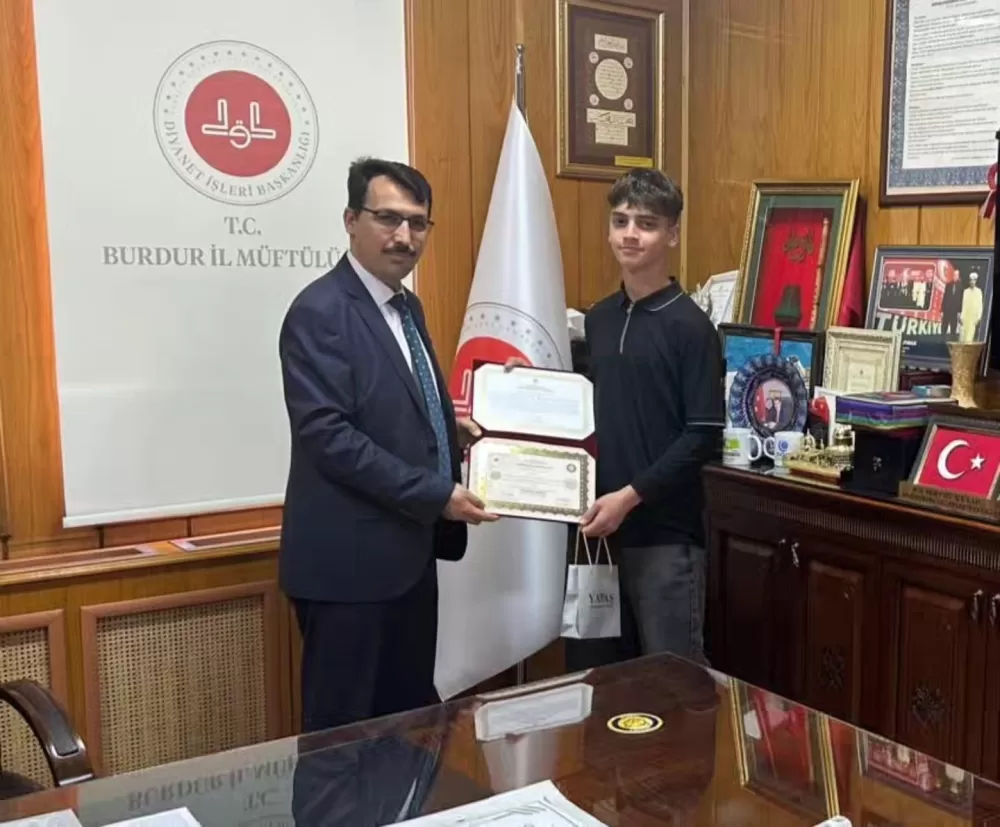 Burdur’da iki öğrenci hafızlığını tamamladı