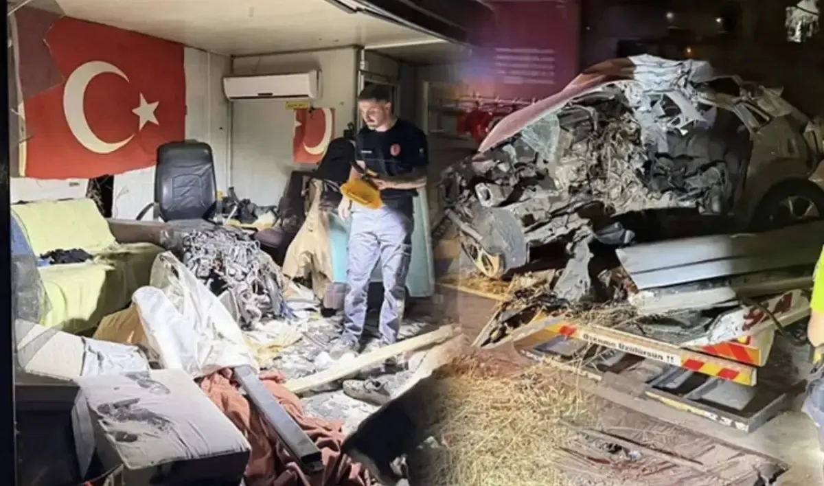 Antalya Serik’te Otomobil Direğe Çarptı, Motor Barakaya Girdi