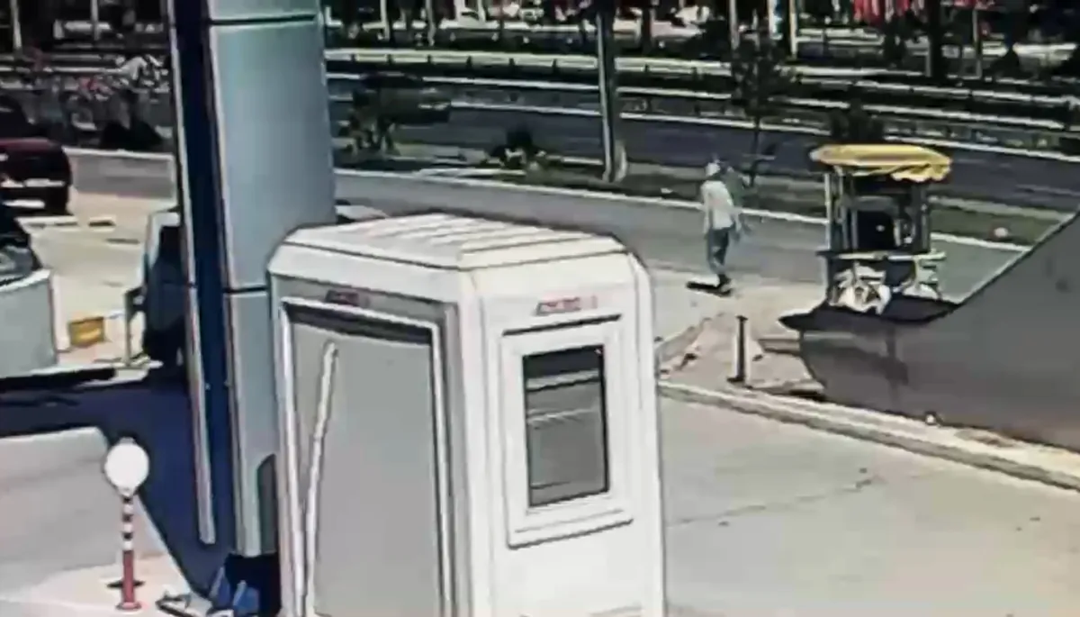 Antalya'da Otokoç bayiine silahlı saldırı