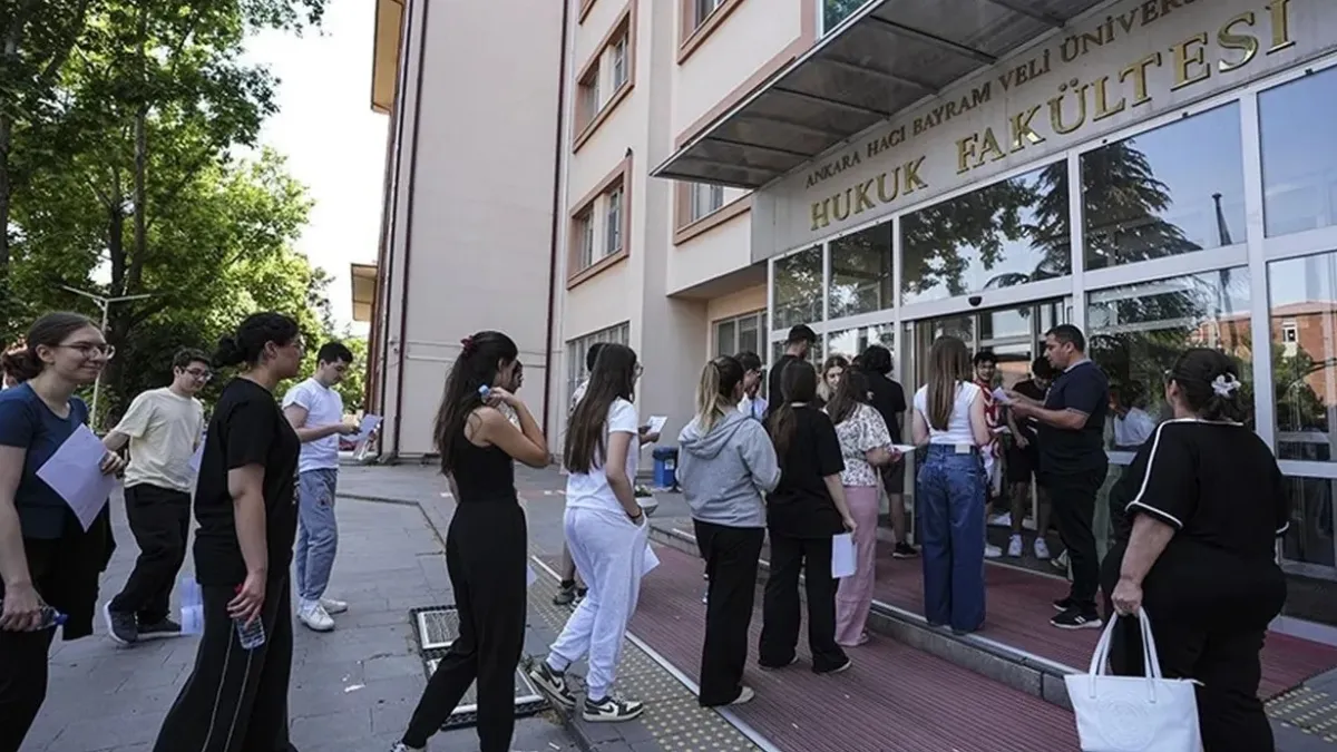2026 YKS bugün başlıyor: TYT saat kaçta, sınav kapıları ne zaman kapanacak?