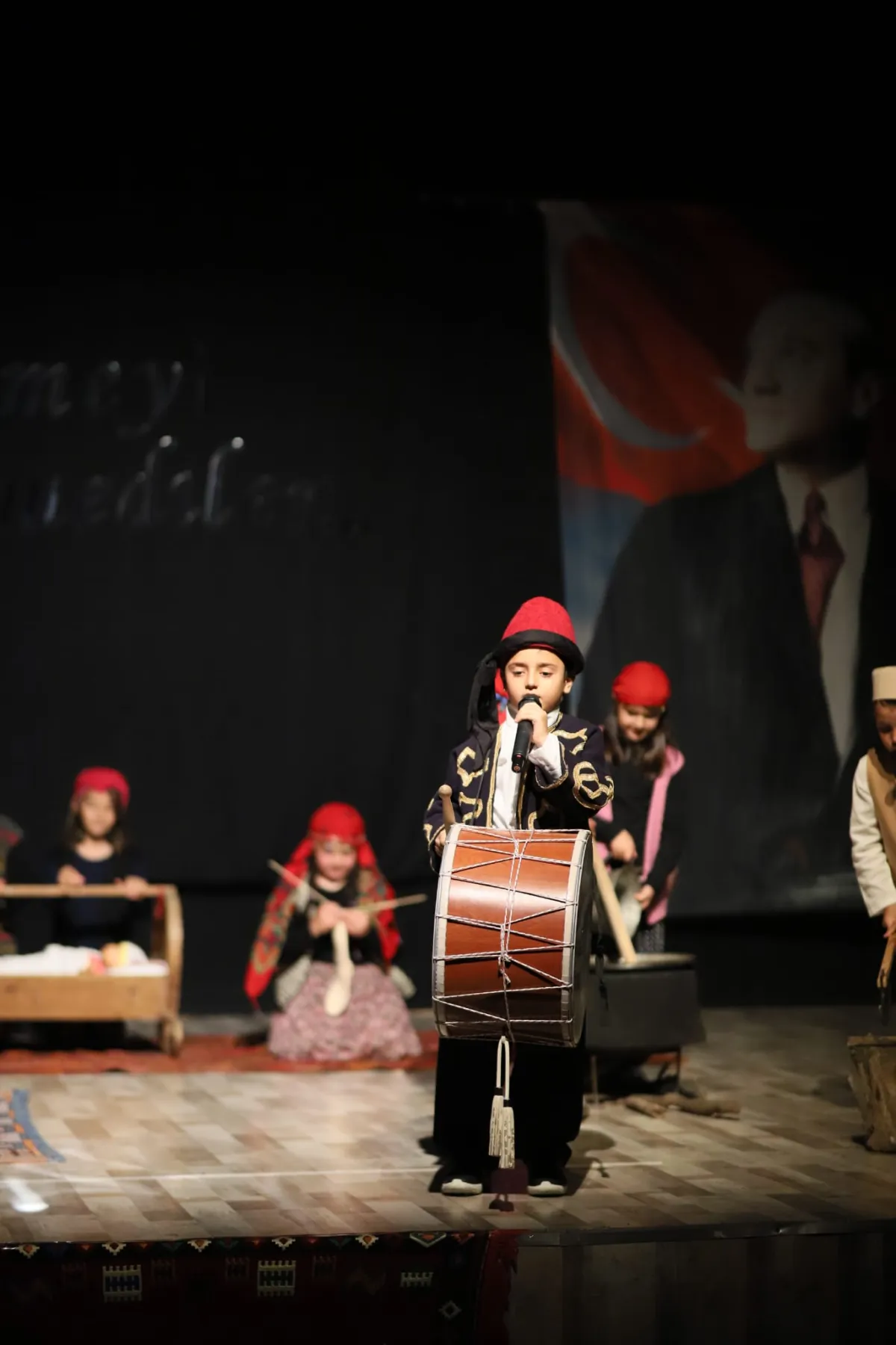 Bucak Atatürk İlkokulu öğrencilerinden "Kınalı Hasan" tiyatro gösterisi