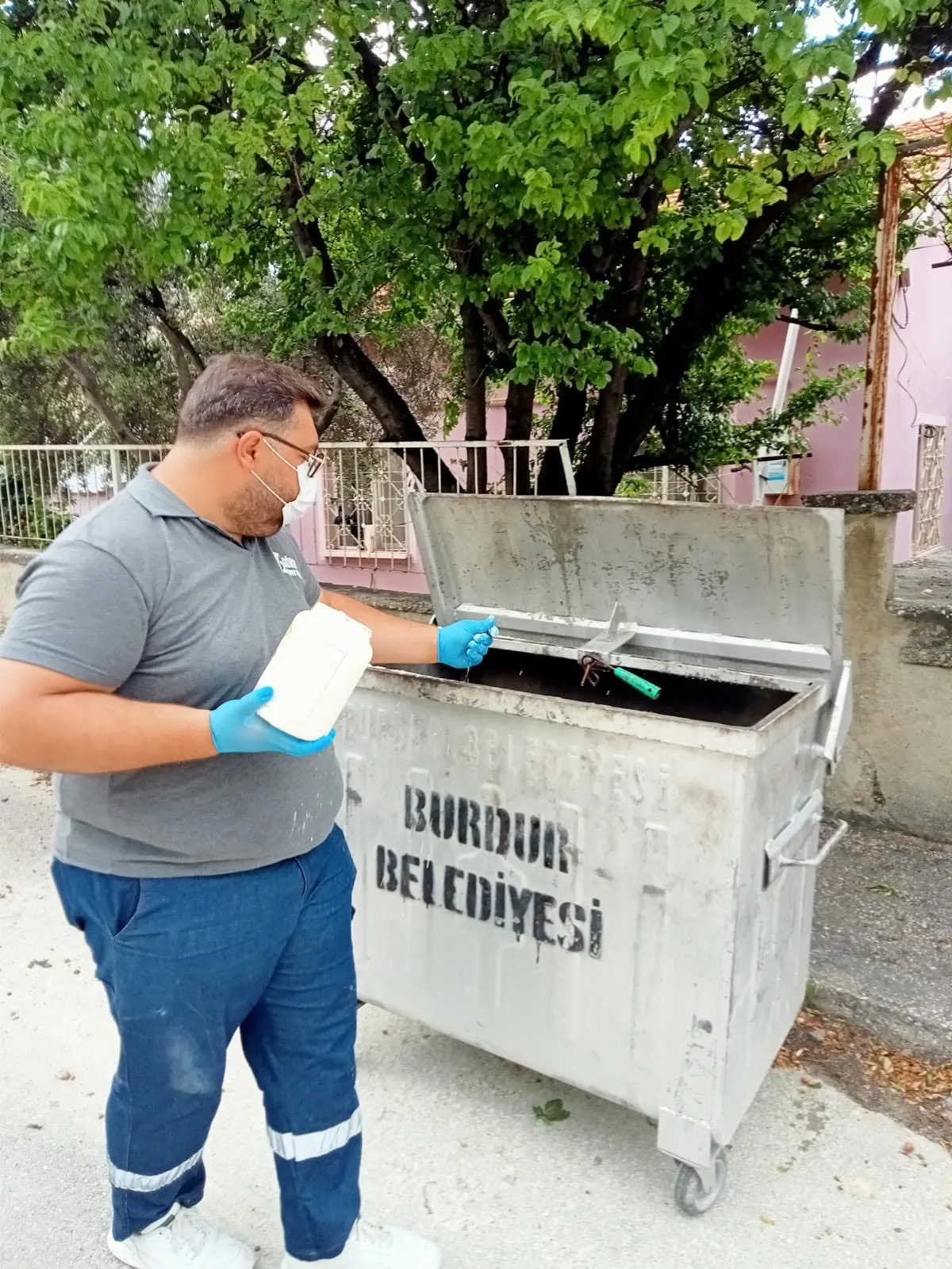 Burdur Belediyesi Sivrisinek ve Karasinek Mücadelesini Sürdürüyor