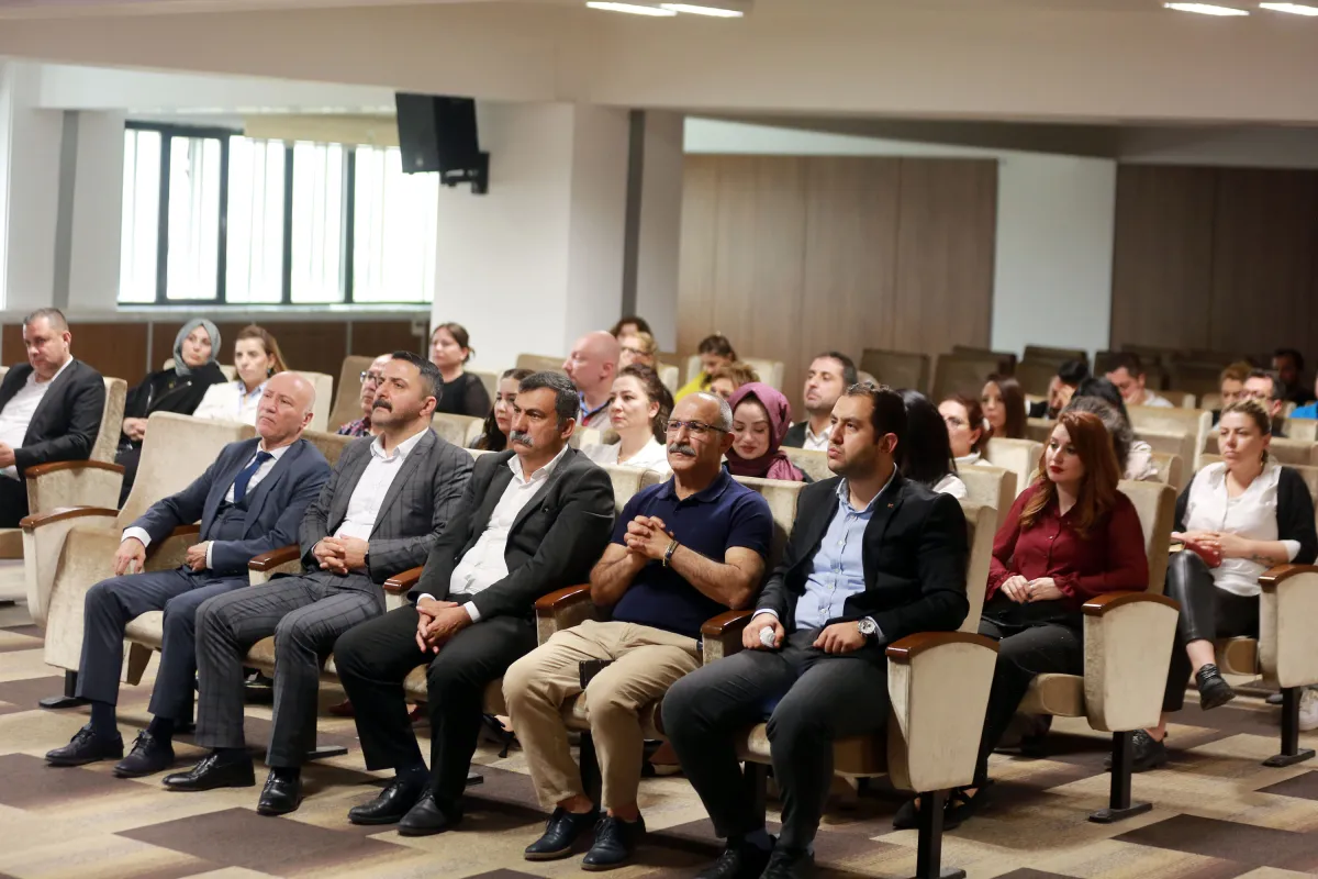 Yenimahalle’de “Erken Ergenlik ve Bağımlılık” Semineri Düzenlendi