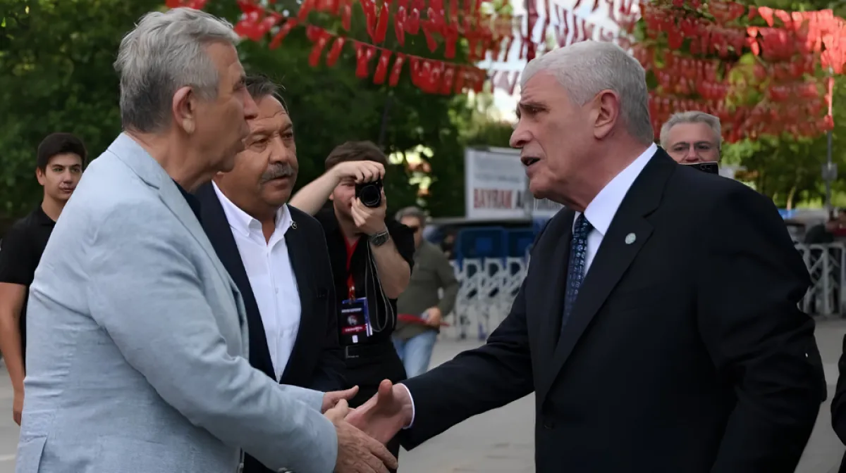 İYİ Parti’nin “Bayrak Mitingi”ne Yoğun Katılım: Dervişoğlu’ndan İktidara Sert Mesajlar